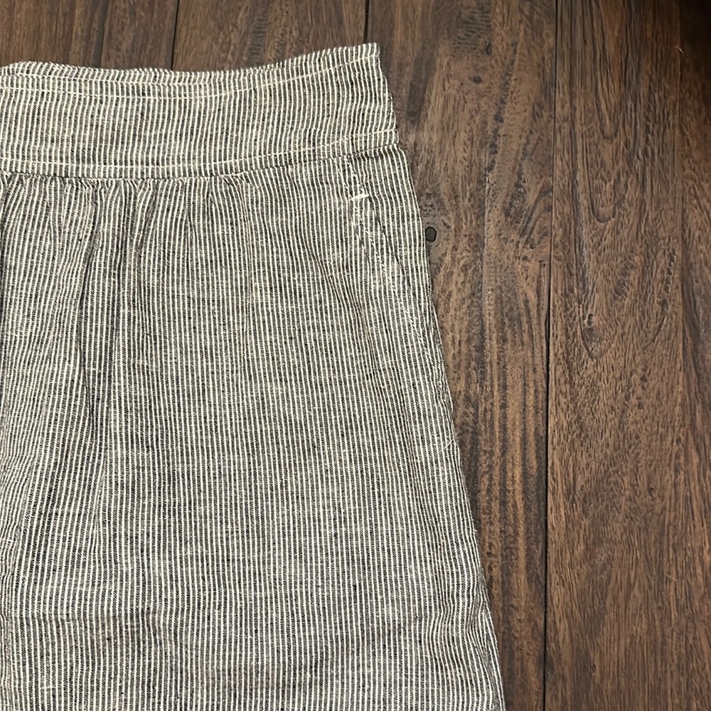 Eileen Fisher skirt. Black & white pin stripe. Size Small